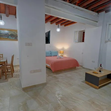 Penelope's Mansion * Omodos