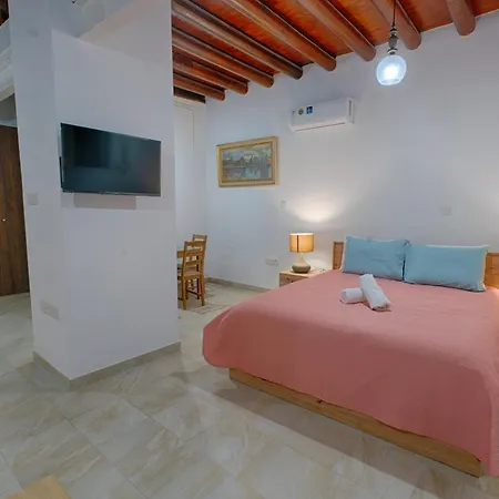 Penelope's Mansion * Omodos