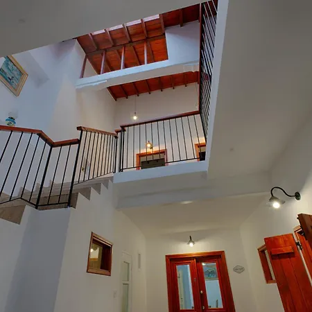 Penelope's Mansion * Omodos