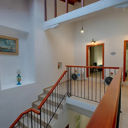 Penelope's Mansion 오모도스