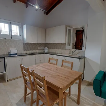 Penelope's Mansion 오모도스