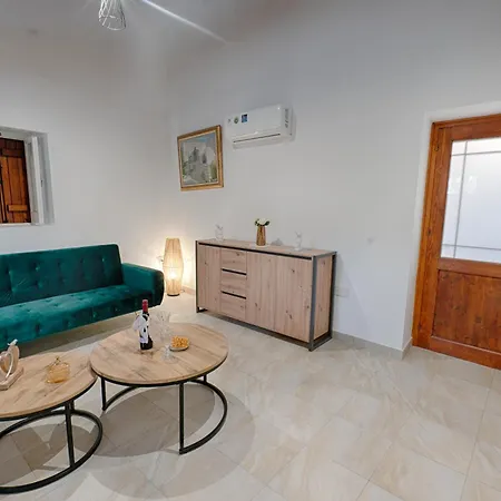 Penelope's Mansion 오모도스