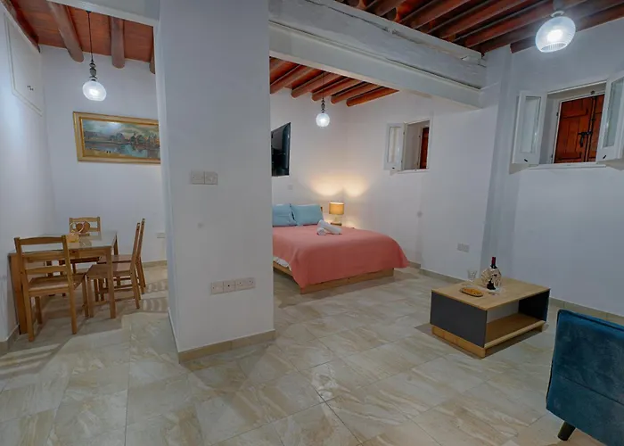 Penelope's Mansion * Omodos