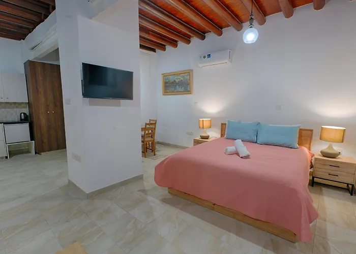 Penelope's Mansion * Omodos